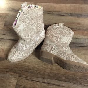 Toddler girls cowboy boots. Size 9